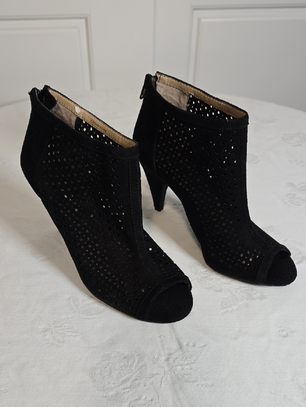 INC International Concepts Black Perforated Peep-Toe Gutherie Ankle Booties Sz 6